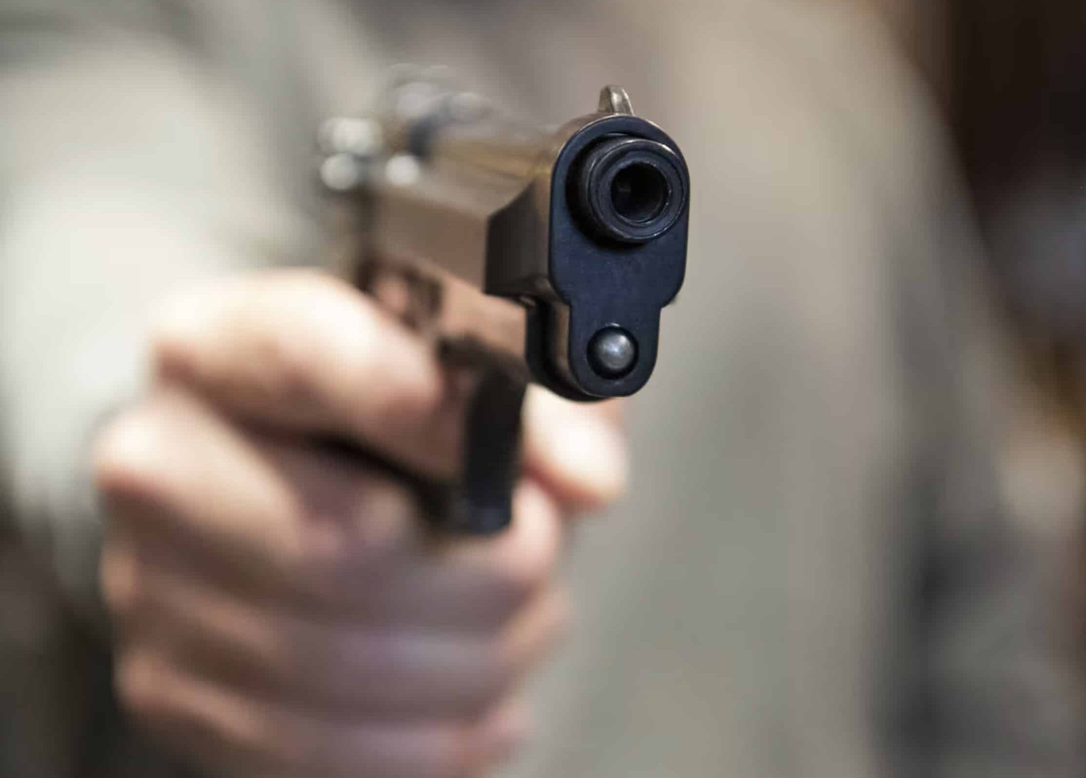 Quelles sont mes chances de survie face à un agresseur qui me menace avec une arme à feu ?